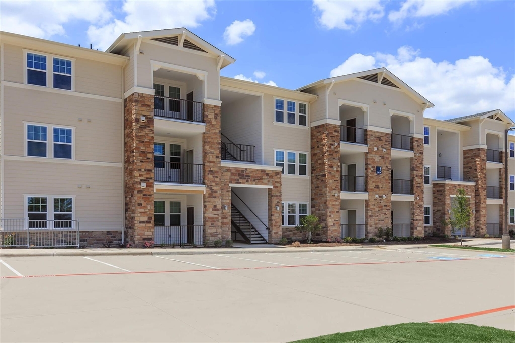 4100 N Parkdale Drive - Photo 1