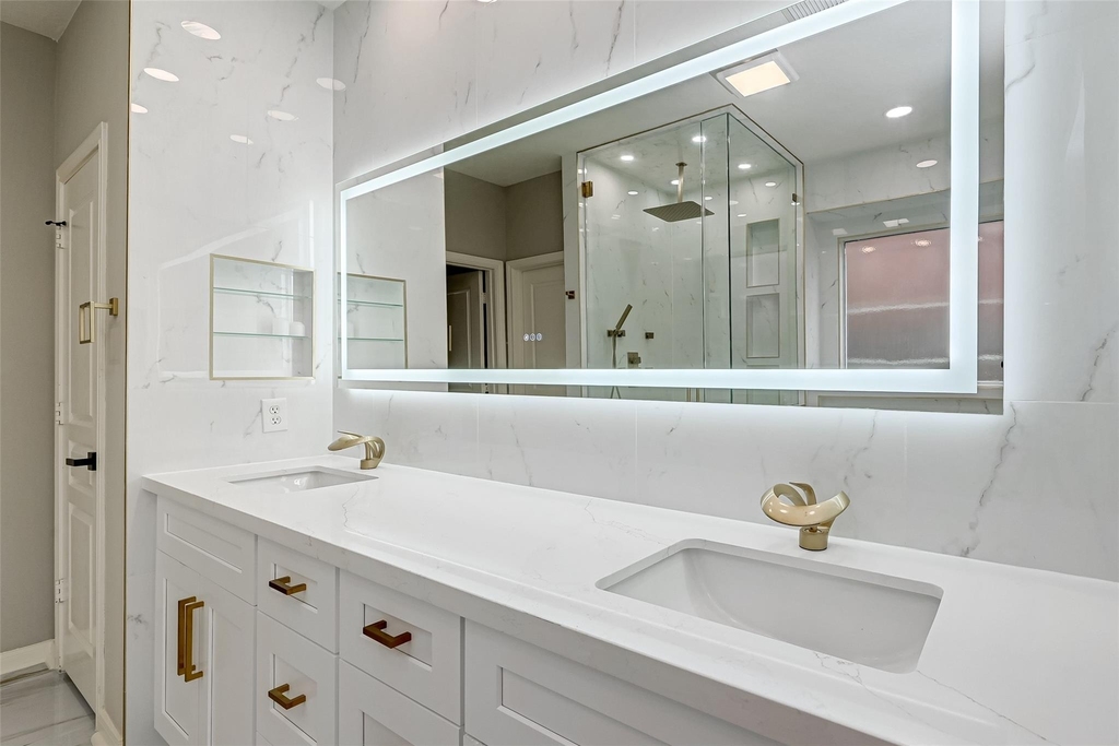 11954 Galentine Point - Photo 32