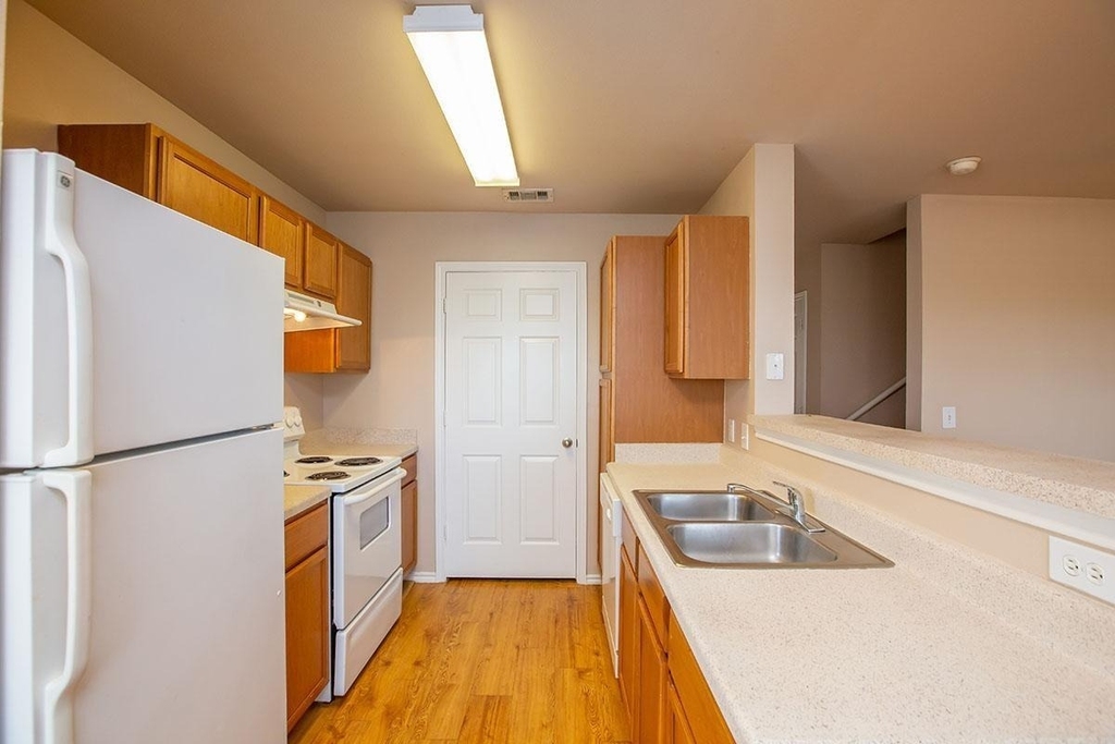 5606 Saint David Lane - Photo 4