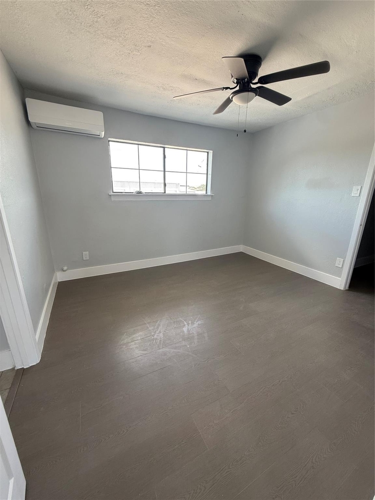 1125 Ann Street - Photo 2