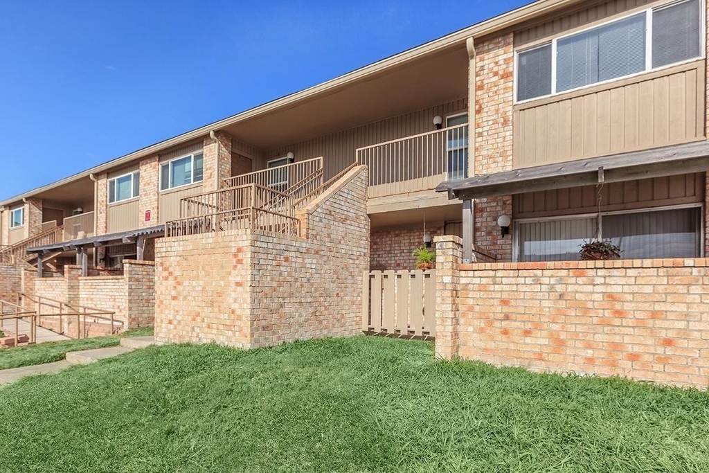 2401 La Vista Avenue - Photo 1