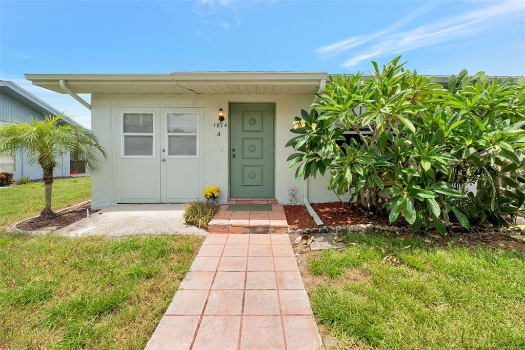 1814 Foxhunt Drive - Photo 0