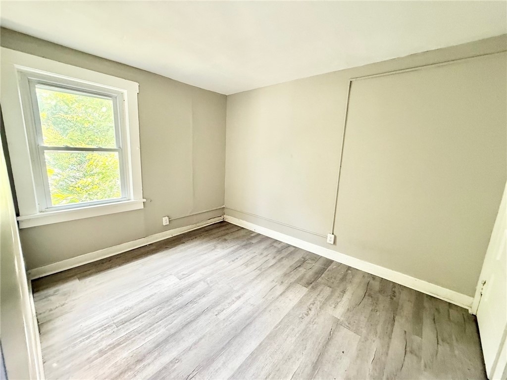 927 Vankirk St - Photo 3