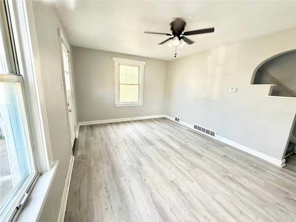 927 Vankirk St - Photo 1
