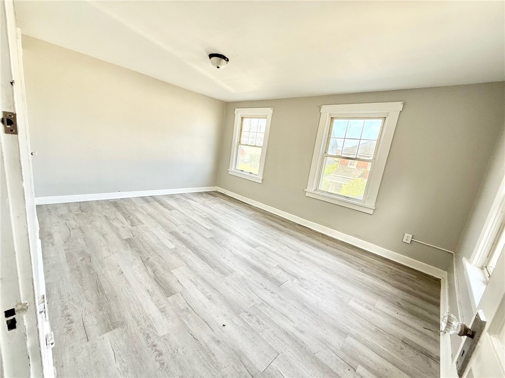 927 Vankirk St - Photo 4