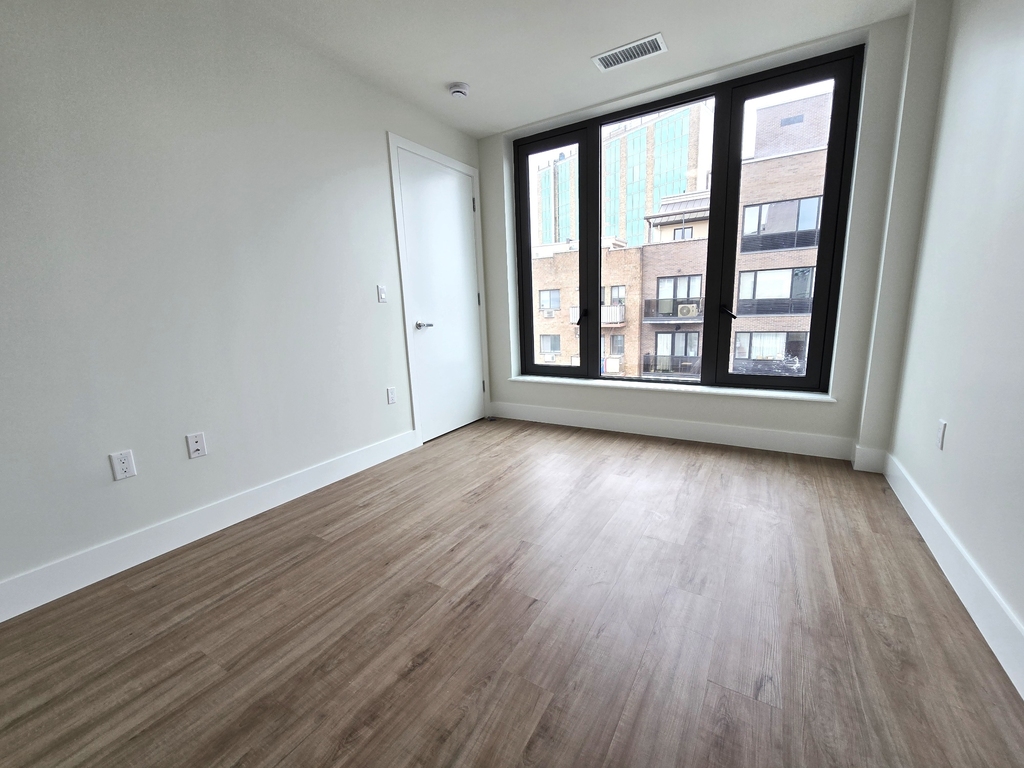 31-11 28th Road - Photo 4