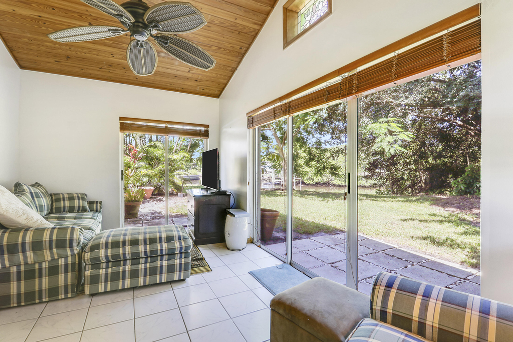 1329 Chippewa Street - Photo 2