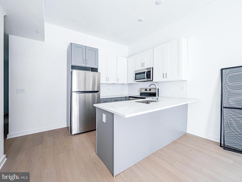 2403-2407 W Thompson Street - Photo 0