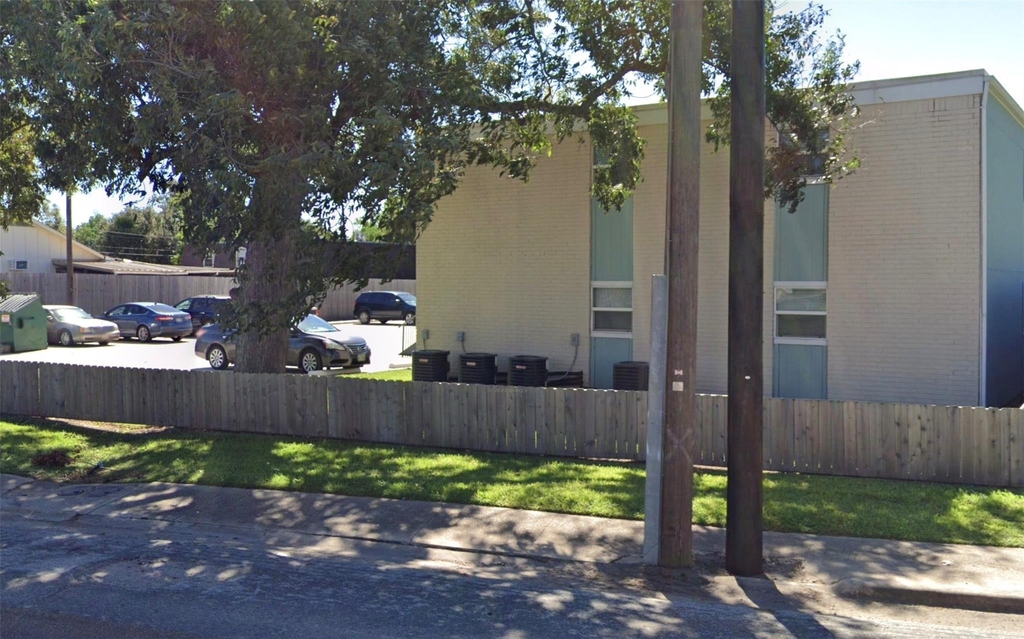 1109 E North Street - Photo 6