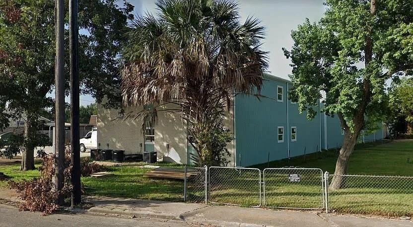 1109 E North Street - Photo 0