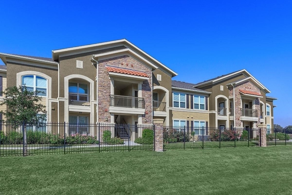 332 Independence Drive - Photo 2