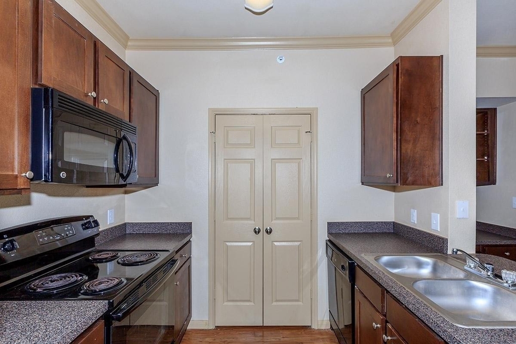 332 Independence Drive - Photo 7
