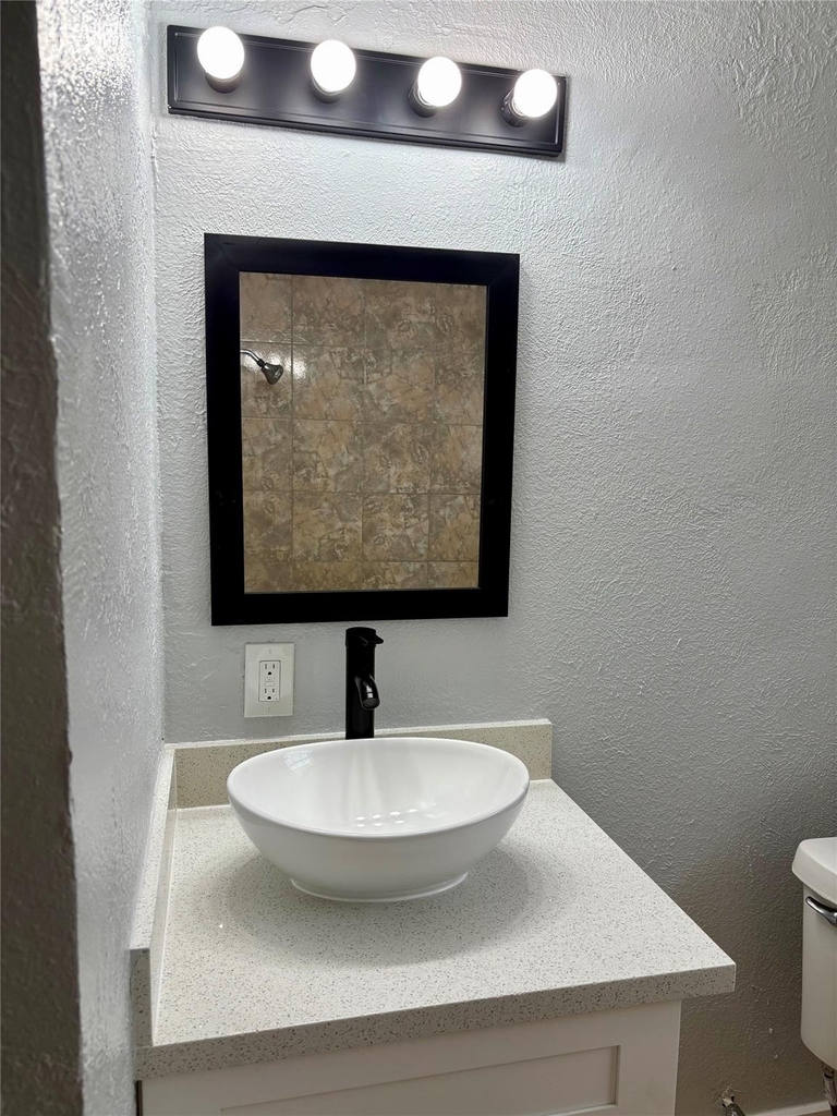 1125 Ann Street - Photo 4