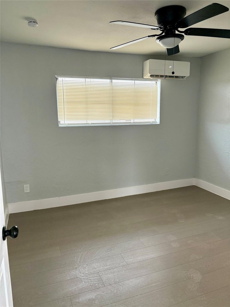 1125 Ann Street - Photo 2