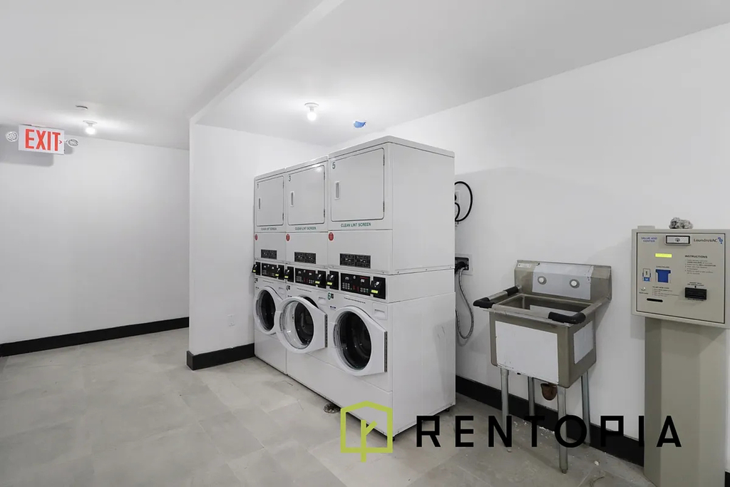 228 Berry Street - Photo 5