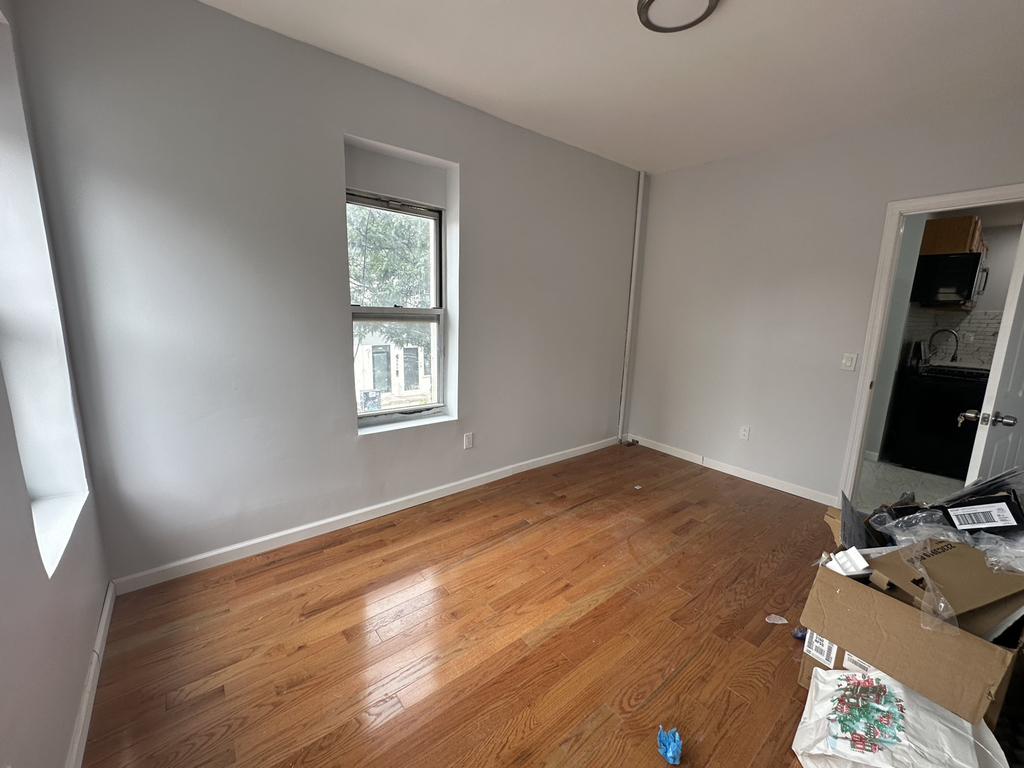 585 Knickerbocker Avenue - Photo 4