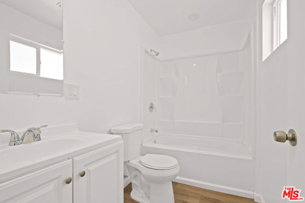 649 W 92nd Street - Photo 30