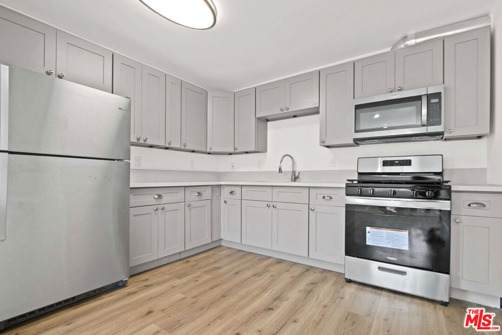 649 W 92nd Street - Photo 4