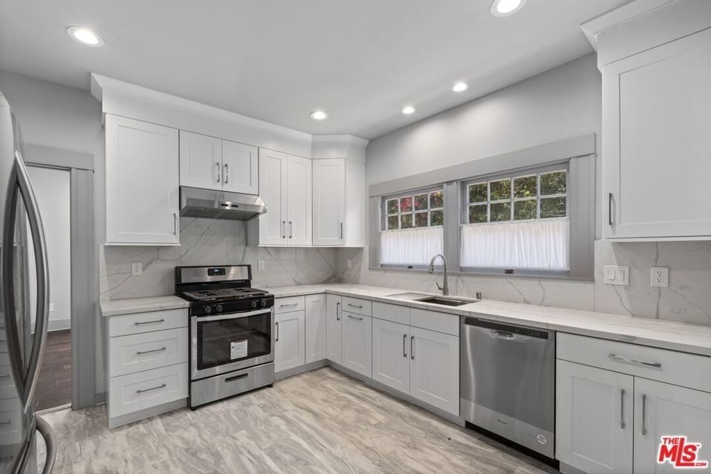 344 S Kingsley Drive - Photo 11