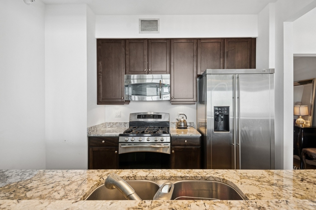 1201 S Prairie Avenue - Photo 3
