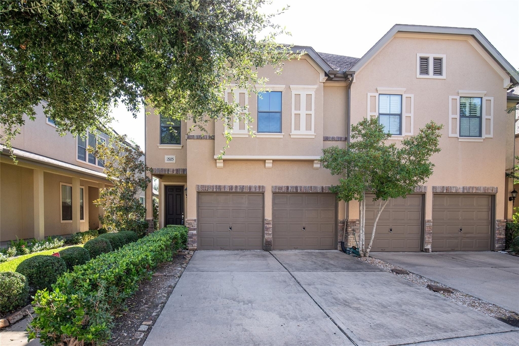 2923 Royal Oaks Crest - Photo 0