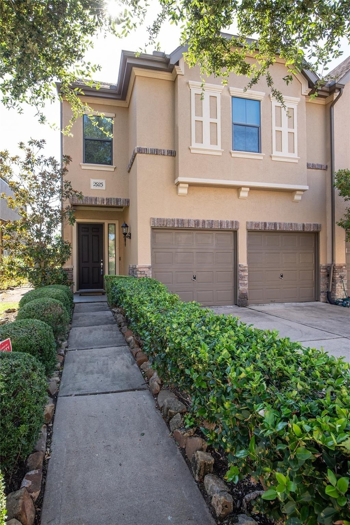 2923 Royal Oaks Crest - Photo 1