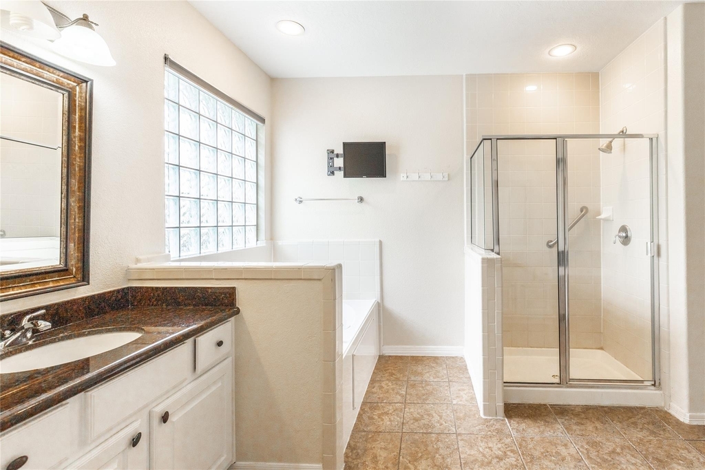 2923 Royal Oaks Crest - Photo 18