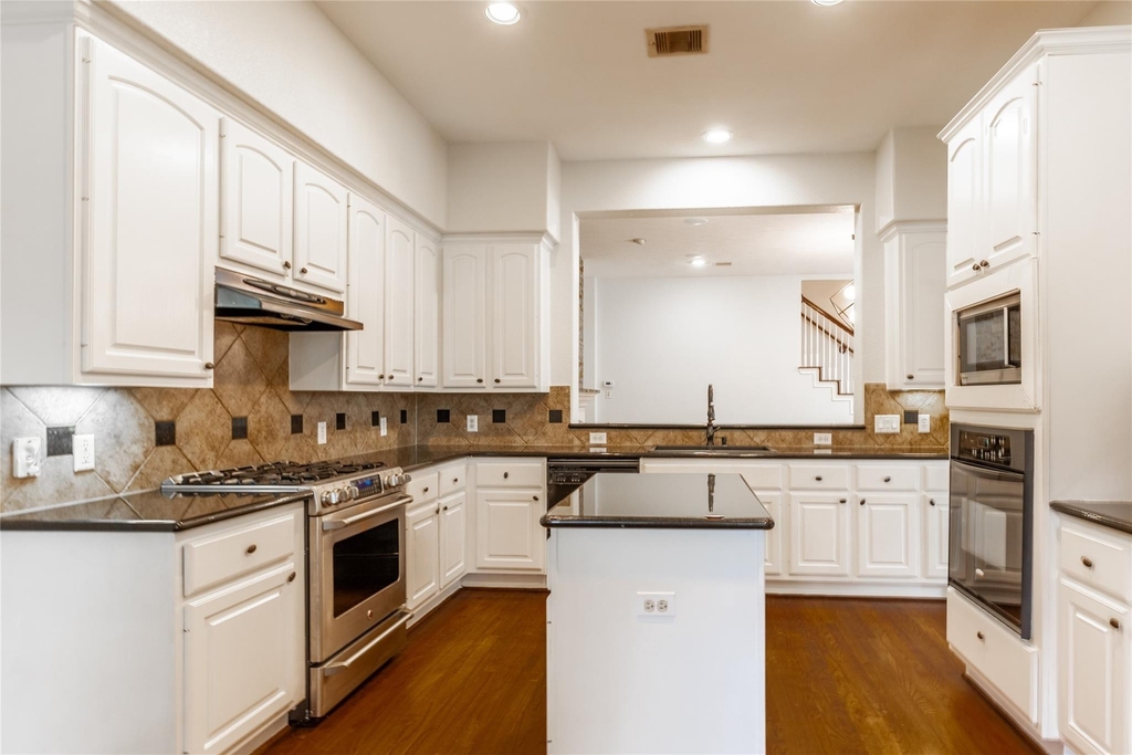 2923 Royal Oaks Crest - Photo 10