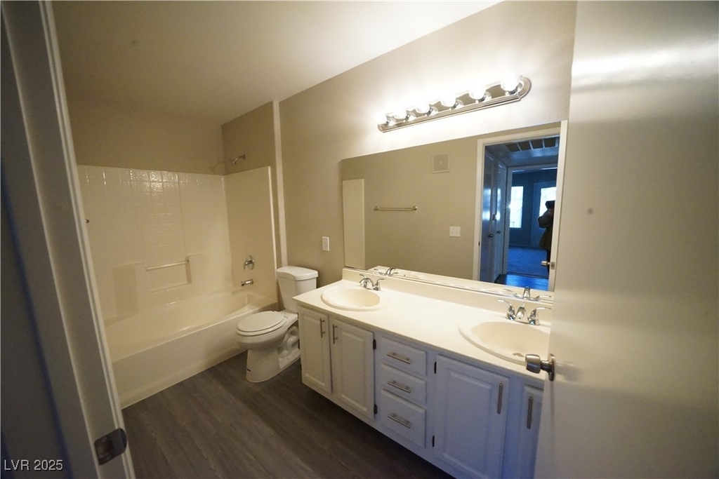 5710 E Tropicana Avenue - Photo 14