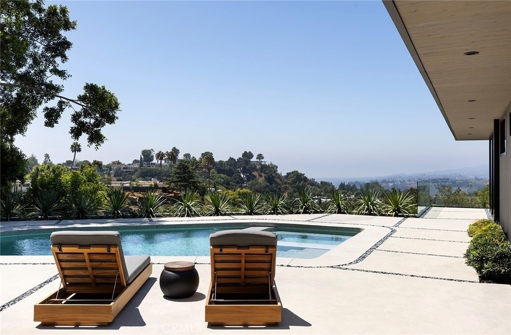 9015 Alto Cedro Drive - Photo 2