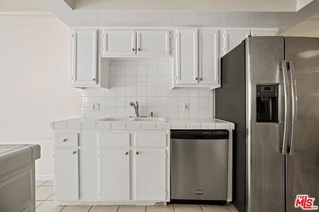 1033 6th Street - Photo 3