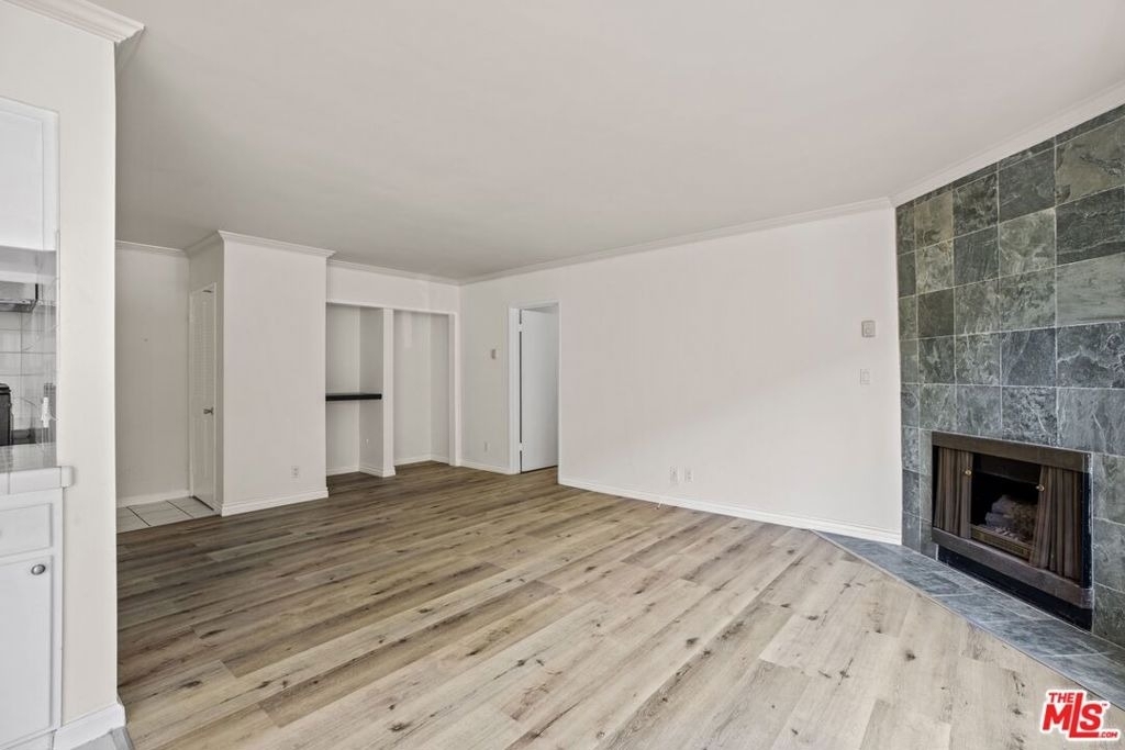 1033 6th Street - Photo 2
