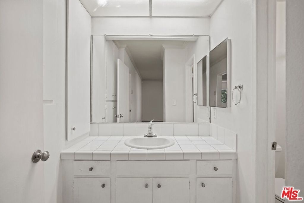 1033 6th Street - Photo 6