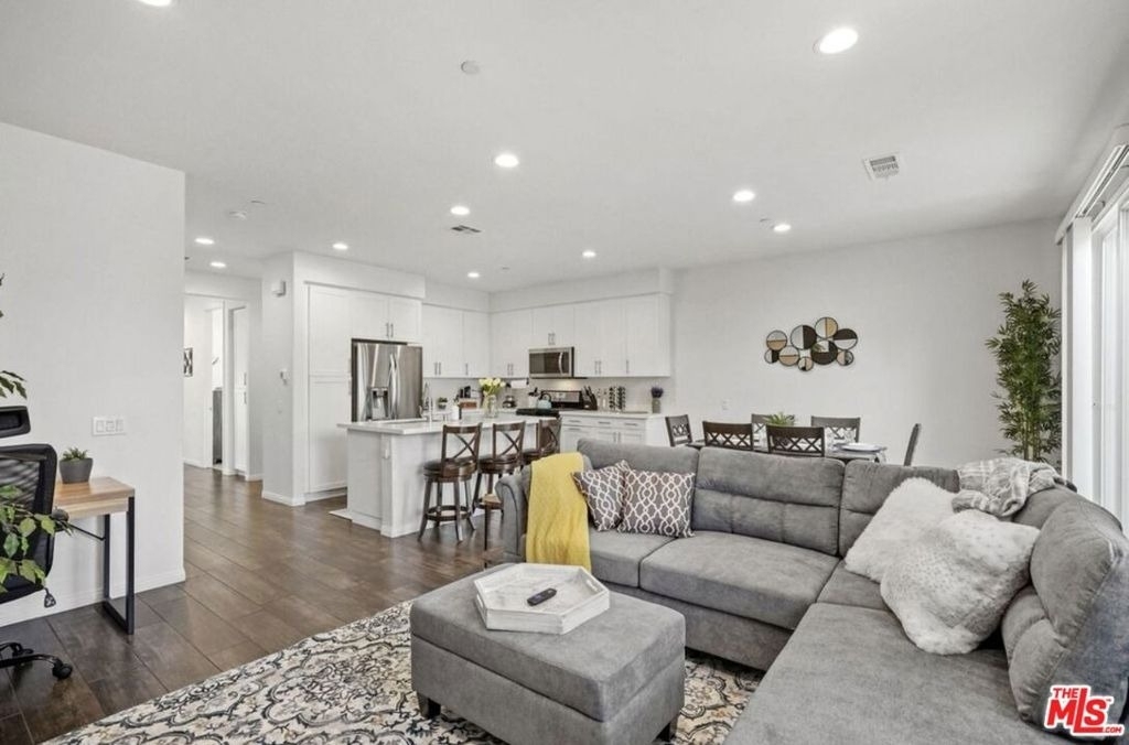 4720 E Washington Avenue - Photo 2