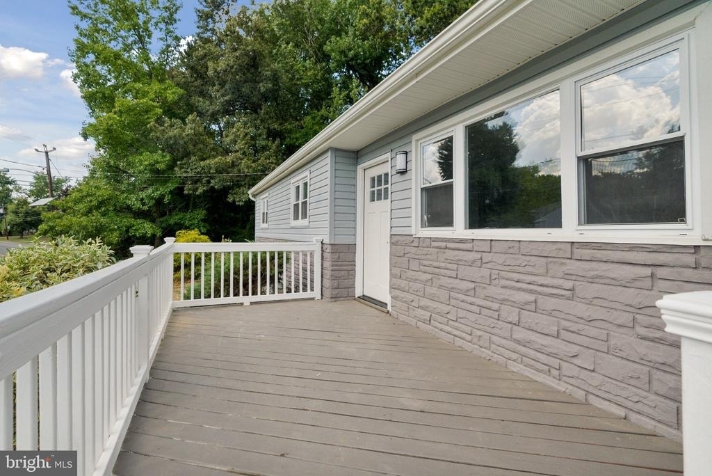 501 Bloomfield Drive - Photo 3