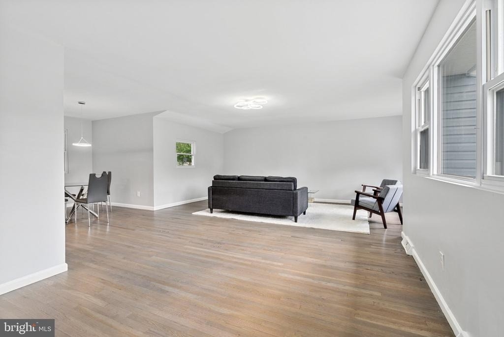 501 Bloomfield Drive - Photo 4