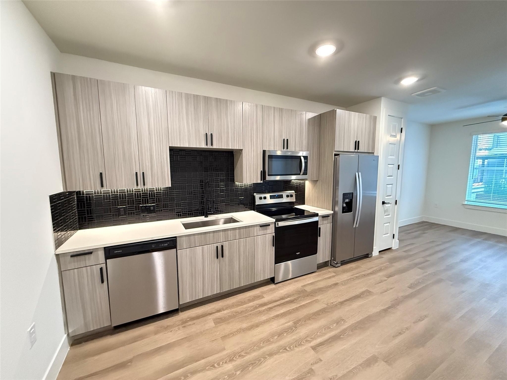 2520 Washington Ave - Photo 0