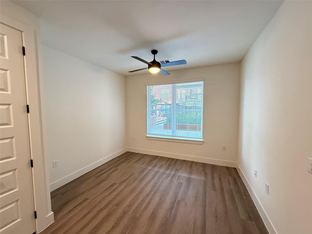 2520 Washington Ave - Photo 3