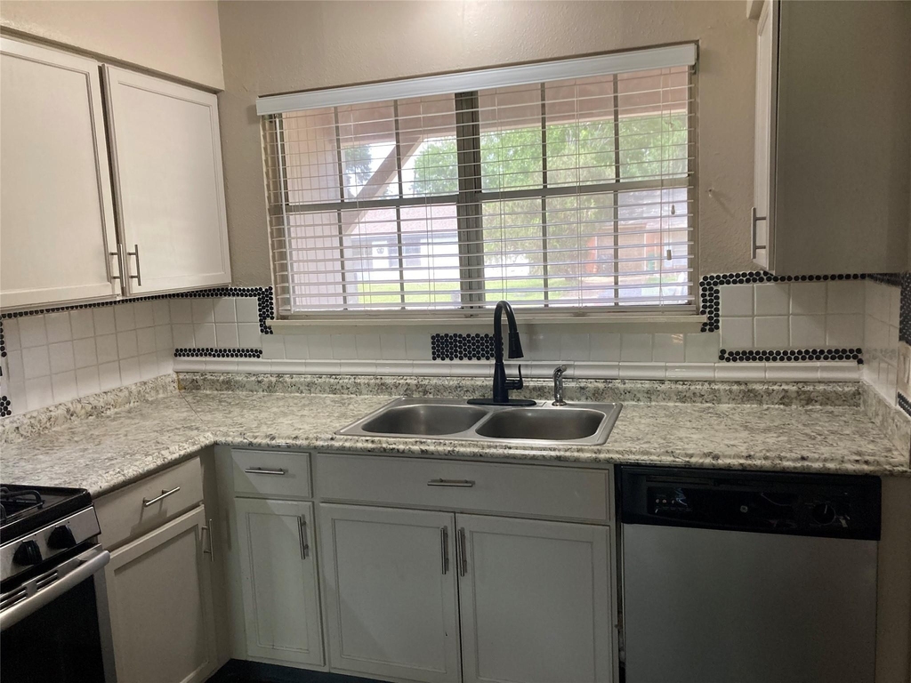 4114 Dacca Dr - Photo 3