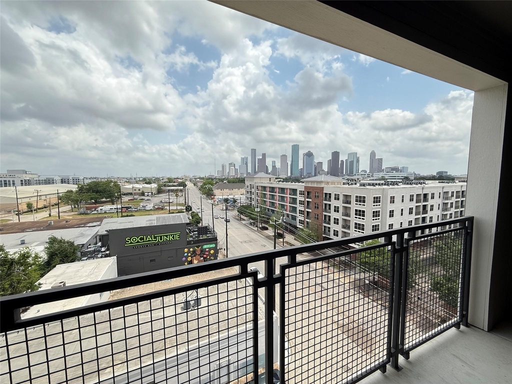 2520 Washington Ave - Photo 3