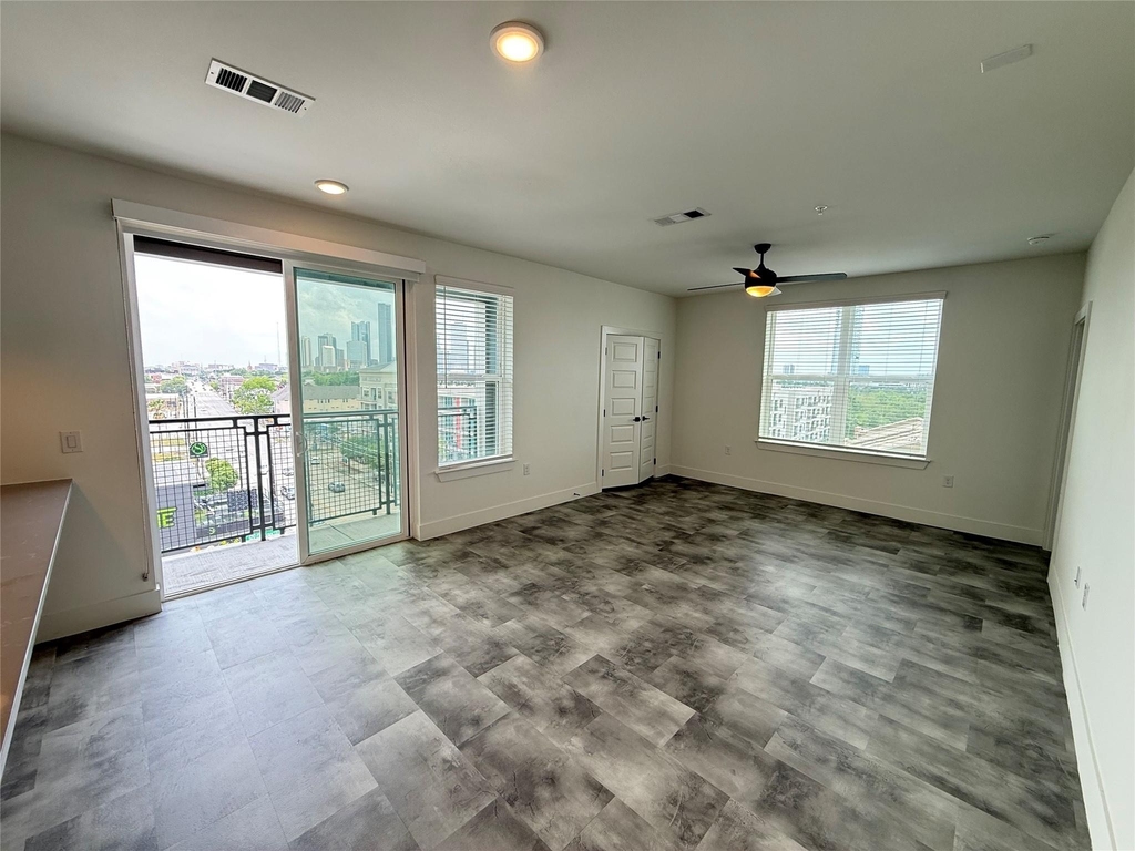 2520 Washington Ave - Photo 2