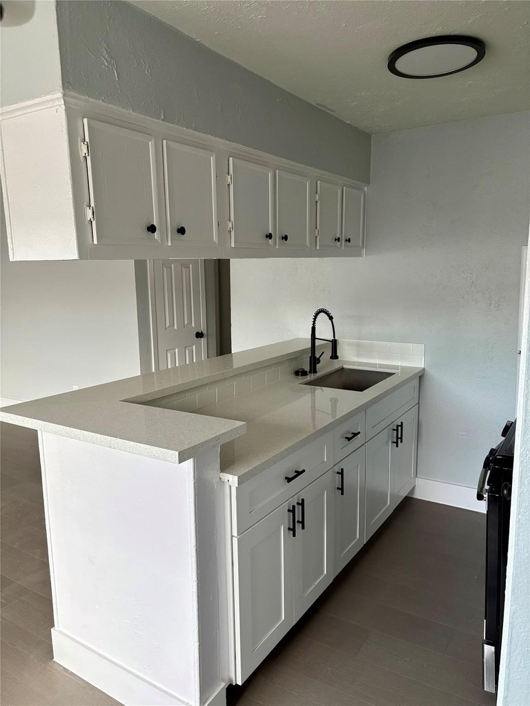 1125 Ann Street - Photo 2