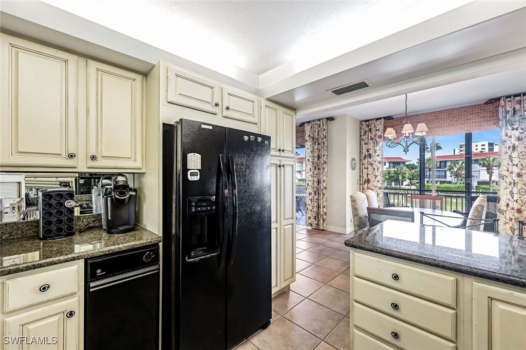 2216 Gulf Shore Boulevard N - Photo 8