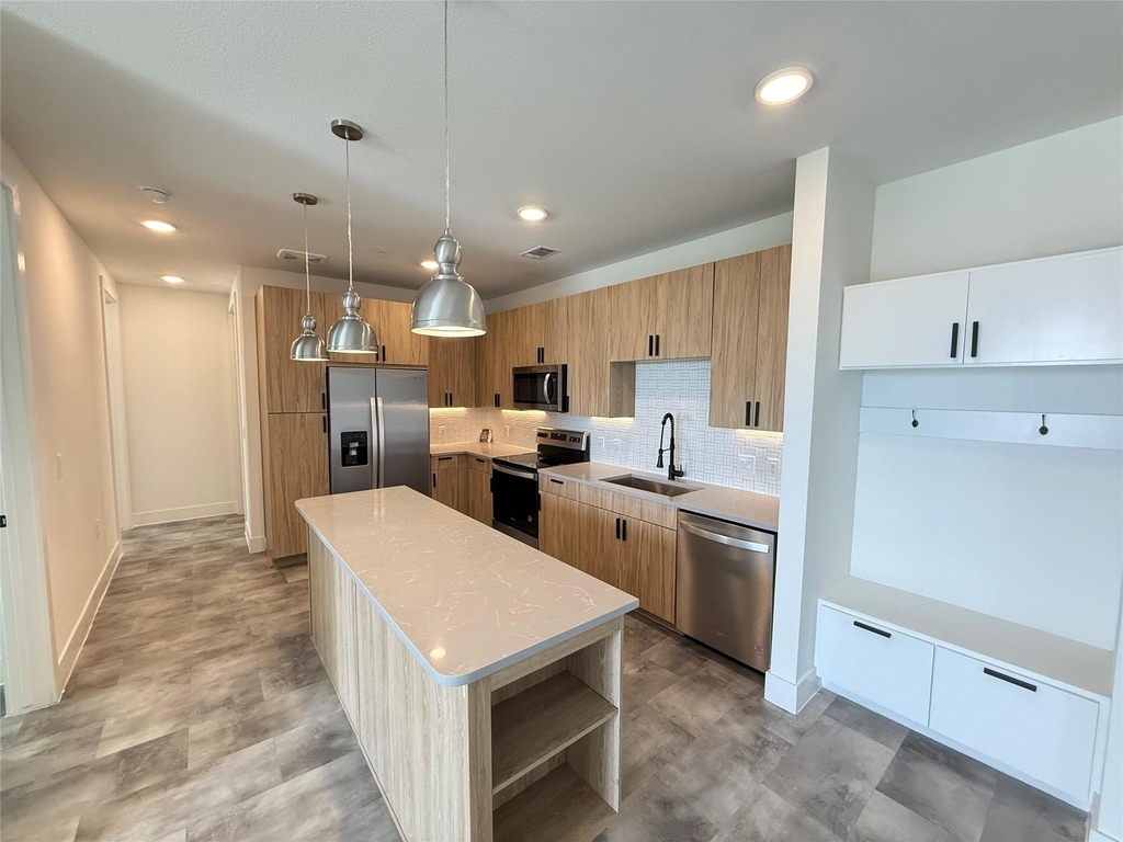 2520 Washington Ave - Photo 0