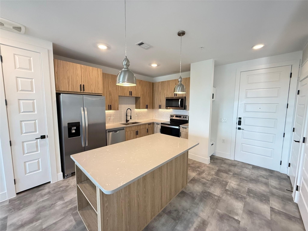 2520 Washington Ave - Photo 1