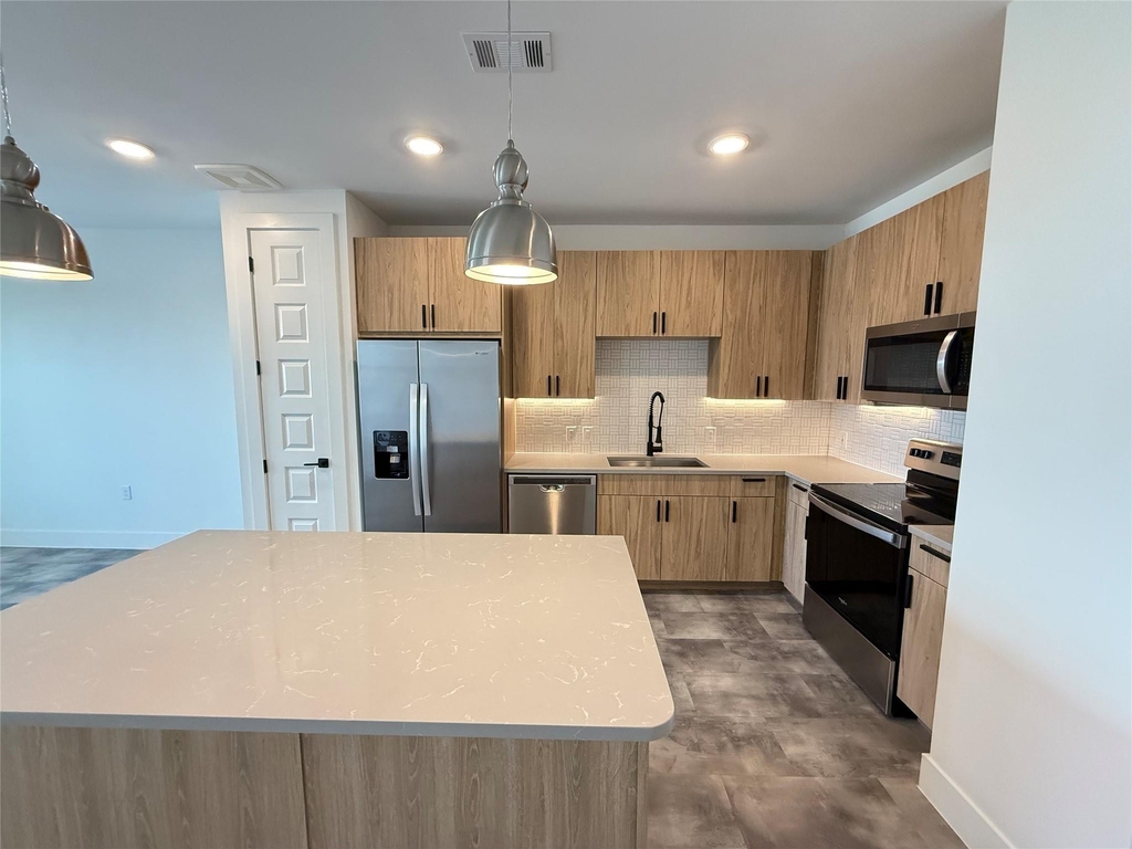 2520 Washington Ave - Photo 0