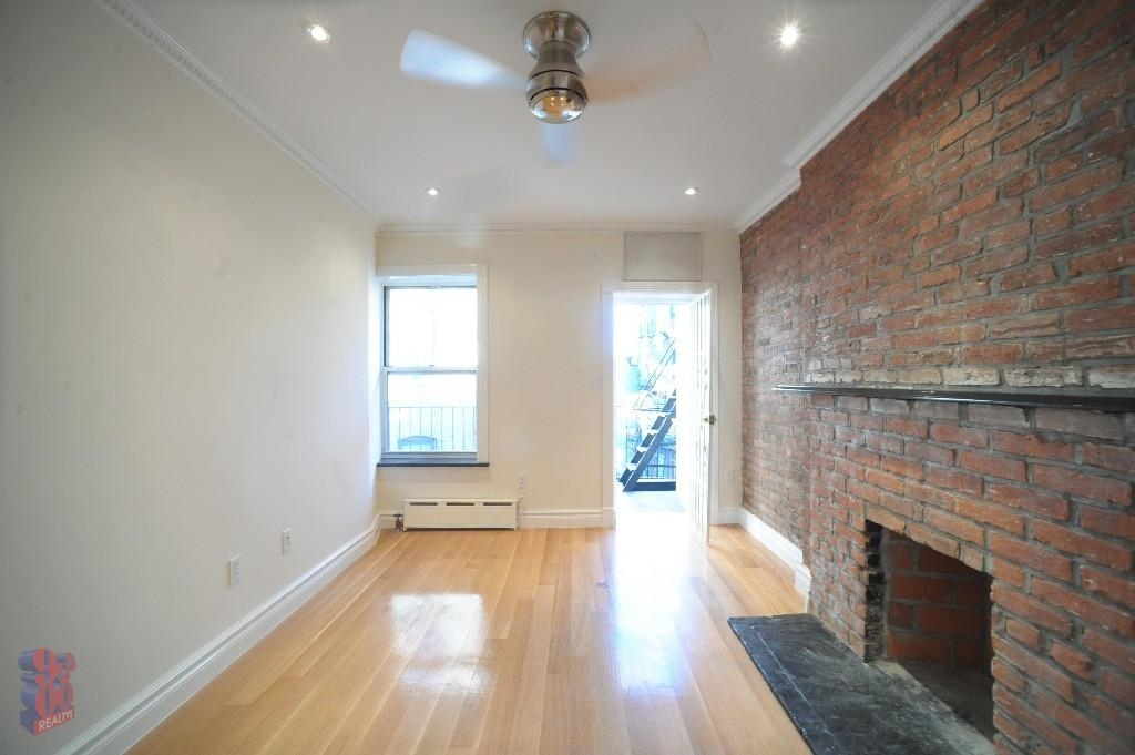 566 Hudson Street - Photo 5