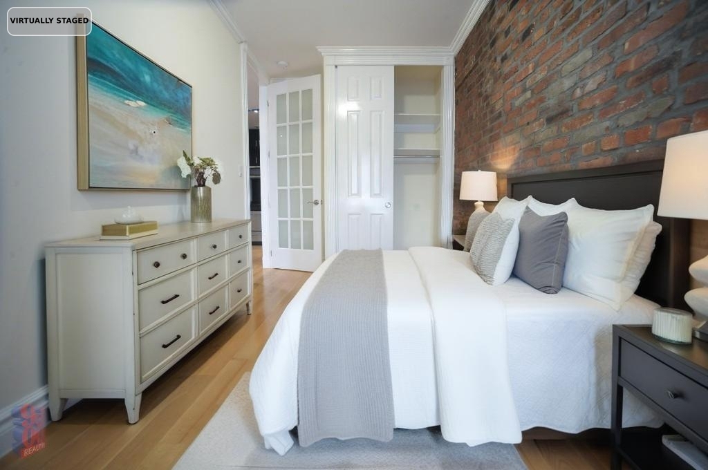 566 Hudson Street - Photo 2