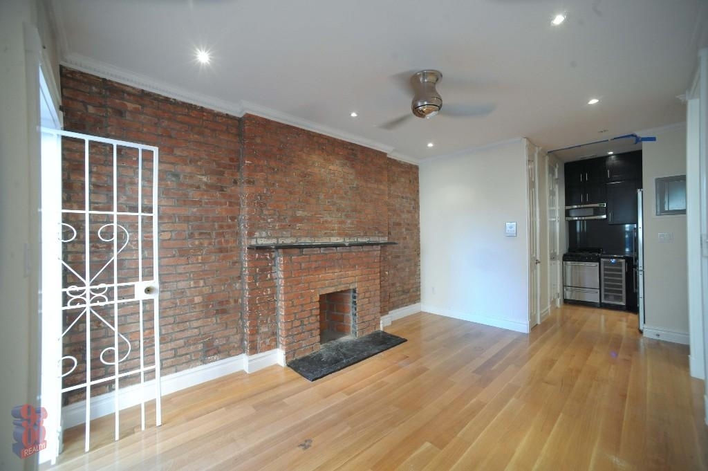 566 Hudson Street - Photo 3