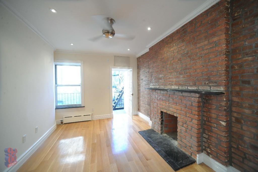 566 Hudson Street - Photo 4